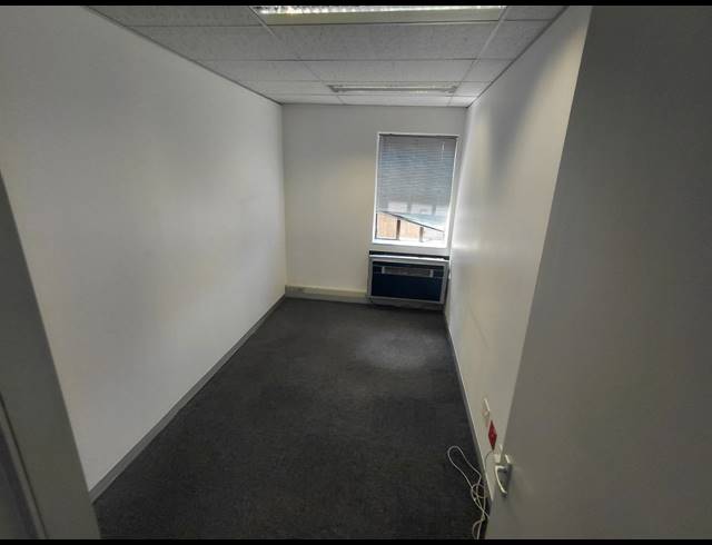 405M² OFFICE TO LET IN BRYANSTON